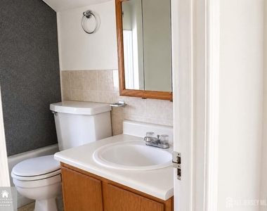 301 Penfield Place - Photo Thumbnail 10