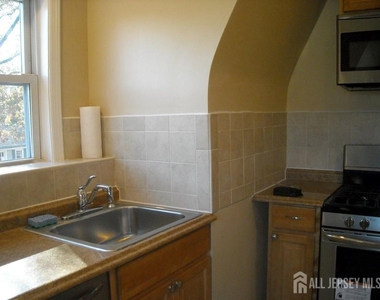 301 Penfield Place - Photo Thumbnail 3