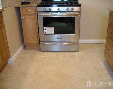301 Penfield Place - Photo Thumbnail 5