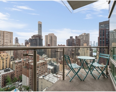 310 E 53rd Street - Photo Thumbnail 2