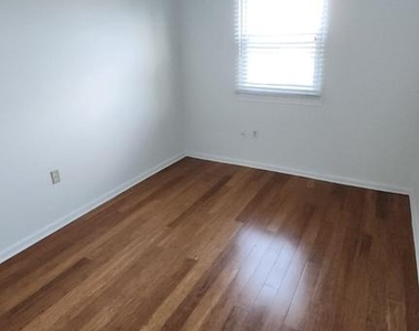 10193 Farragut Court - Photo Thumbnail 9