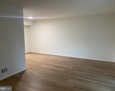 10175 Irongate Way - Photo Thumbnail 3