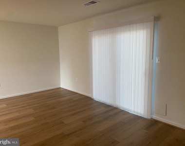 10175 Irongate Way - Photo Thumbnail 6