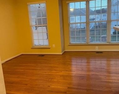 18405 Sierra Springs Square - Photo Thumbnail 12