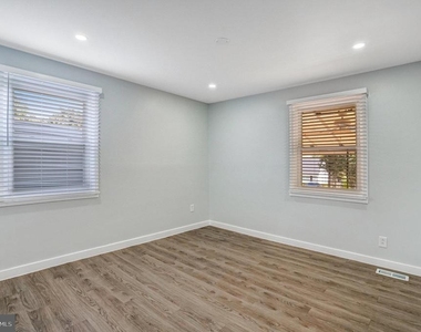 3120 Chepstow Lane - Photo Thumbnail 17