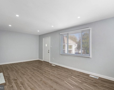 3120 Chepstow Lane - Photo Thumbnail 3