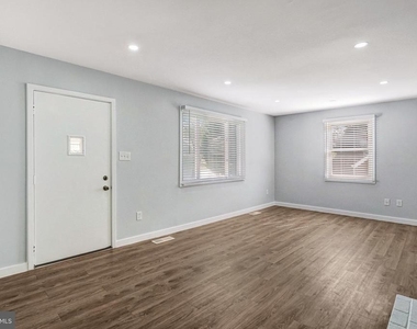 3120 Chepstow Lane - Photo Thumbnail 4