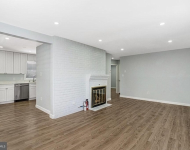 3120 Chepstow Lane - Photo Thumbnail 5