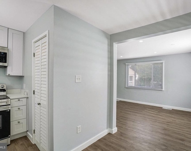 3120 Chepstow Lane - Photo Thumbnail 8