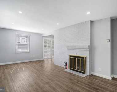 3120 Chepstow Lane - Photo Thumbnail 2