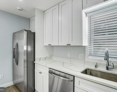 3120 Chepstow Lane - Photo Thumbnail 6