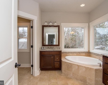 6928 Regent Lane - Photo Thumbnail 54