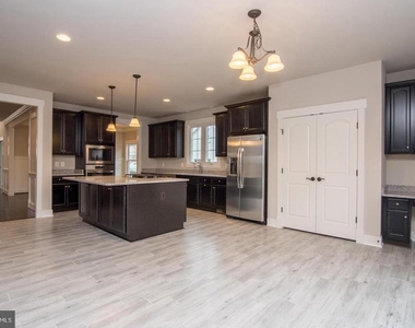 6928 Regent Lane - Photo Thumbnail 24