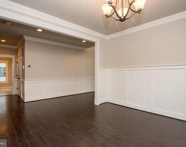 6928 Regent Lane - Photo Thumbnail 11
