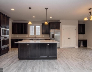 6928 Regent Lane - Photo Thumbnail 23