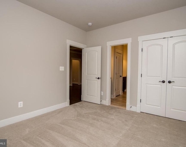 6928 Regent Lane - Photo Thumbnail 36