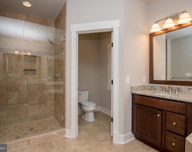 6928 Regent Lane - Photo Thumbnail 65