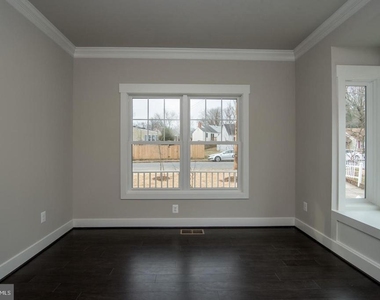6928 Regent Lane - Photo Thumbnail 8