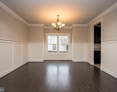 6928 Regent Lane - Photo Thumbnail 10