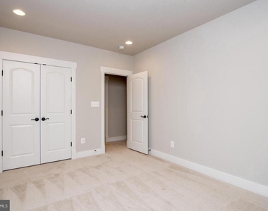 6928 Regent Lane - Photo Thumbnail 74