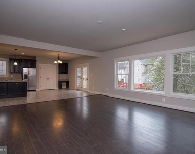 6928 Regent Lane - Photo Thumbnail 31