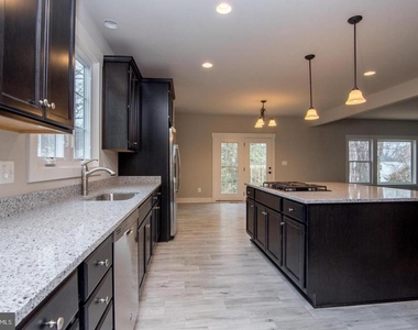 6928 Regent Lane - Photo Thumbnail 19