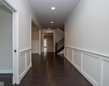 6928 Regent Lane - Photo Thumbnail 2