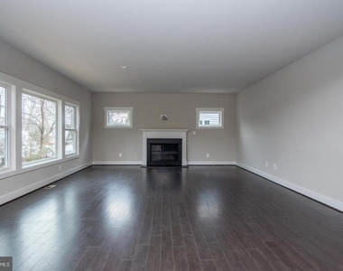 6928 Regent Lane - Photo Thumbnail 28