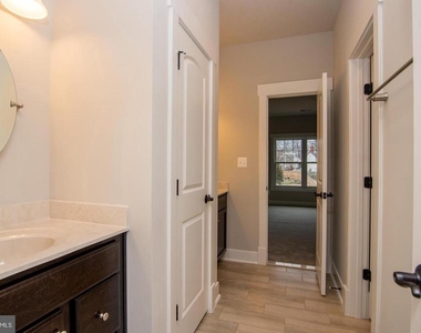 6928 Regent Lane - Photo Thumbnail 37