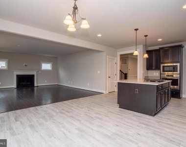 6928 Regent Lane - Photo Thumbnail 27
