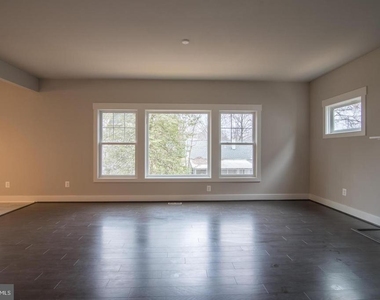 6928 Regent Lane - Photo Thumbnail 30