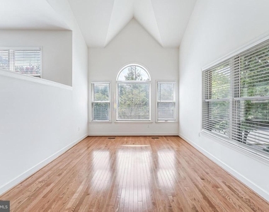 1443 Hampton Hill Circle - Photo Thumbnail 6