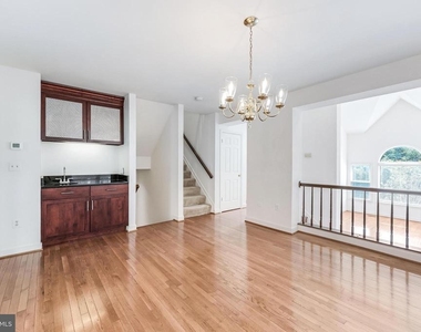 1443 Hampton Hill Circle - Photo Thumbnail 17