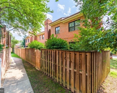 1443 Hampton Hill Circle - Photo Thumbnail 38