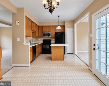 2527 Banshire Drive - Photo Thumbnail 3