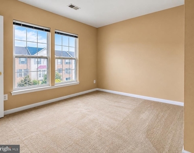 2527 Banshire Drive - Photo Thumbnail 7