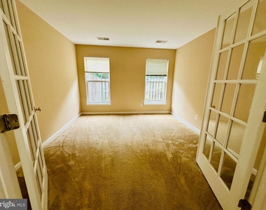 2527 Banshire Drive - Photo Thumbnail 10