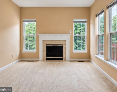 2527 Banshire Drive - Photo Thumbnail 4