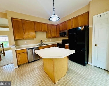 2527 Banshire Drive - Photo Thumbnail 3