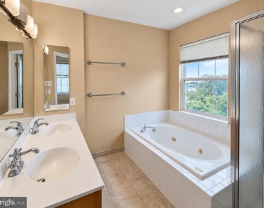 2527 Banshire Drive - Photo Thumbnail 6