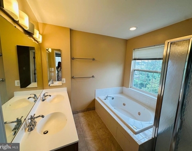 2527 Banshire Drive - Photo Thumbnail 27