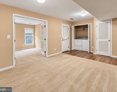 2527 Banshire Drive - Photo Thumbnail 2