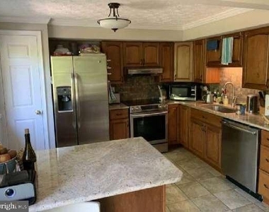 2124 Glenn Spring Court - Photo Thumbnail 7