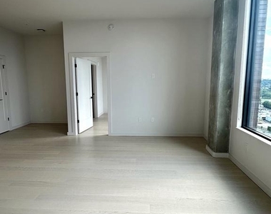 3030 Potomac Avenue - Photo Thumbnail 6
