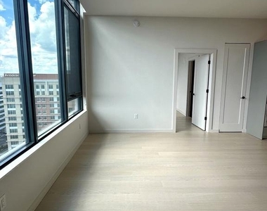 3030 Potomac Avenue - Photo Thumbnail 5