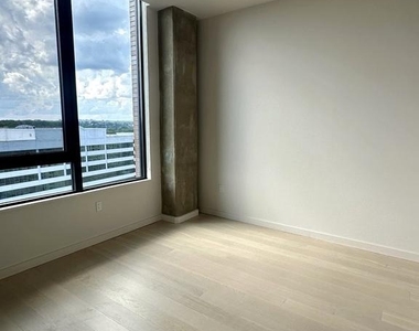 3030 Potomac Avenue - Photo Thumbnail 9