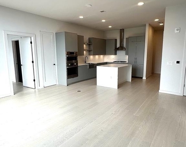 3030 Potomac Avenue - Photo Thumbnail 3
