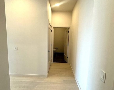 3030 Potomac Avenue - Photo Thumbnail 2