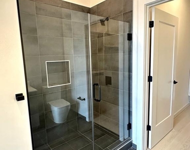 3030 Potomac Avenue - Photo Thumbnail 11