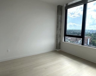 3030 Potomac Avenue - Photo Thumbnail 13